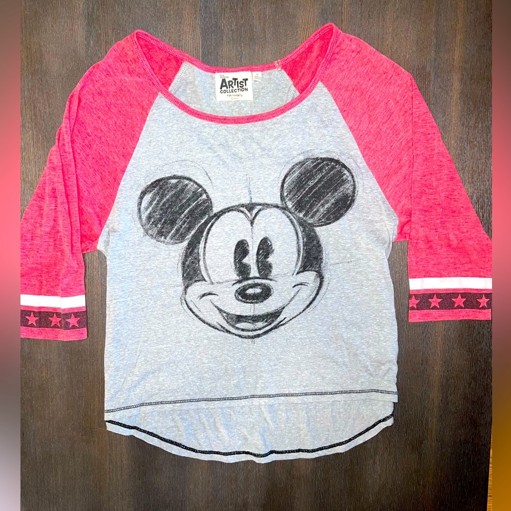 Disney Mickey Mouse raglan sleeve baseball shirt Size Medium